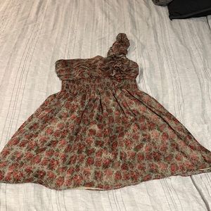 CHELSEA VIOLET off the shoulder short dress with red flowers